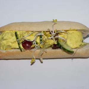 Broodje Kip kerrie salade